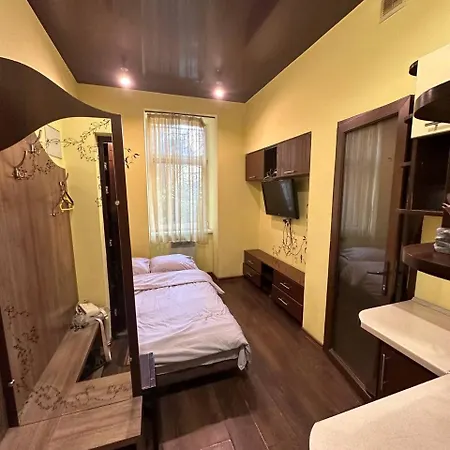 на вулиці наливайка 7 в центрі біля оперного театру після ремонту Апартаменти