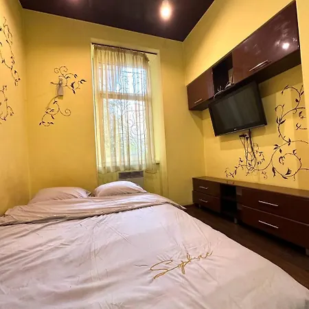 на вулиці наливайка 7 в центрі біля оперного театру після ремонту Apartament