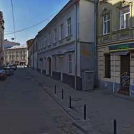 на вулиці наливайка 7 в центрі біля оперного театру після ремонту * Lviv
