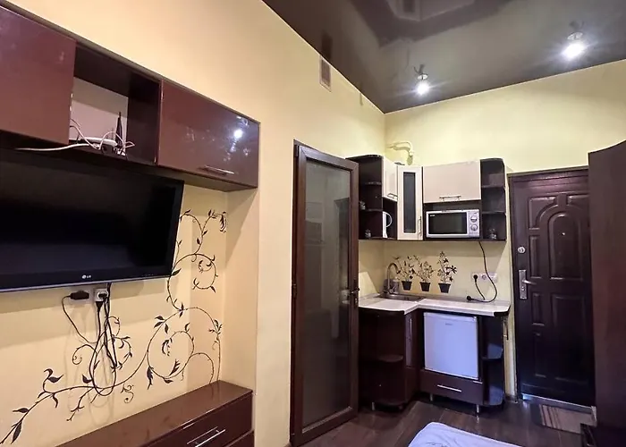 на вулиці наливайка 7 в центрі біля оперного театру після ремонту *