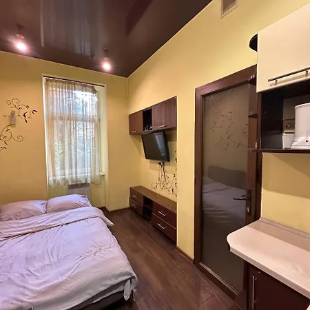 на вулиці наливайка 7 в центрі біля оперного театру після ремонту Daire *